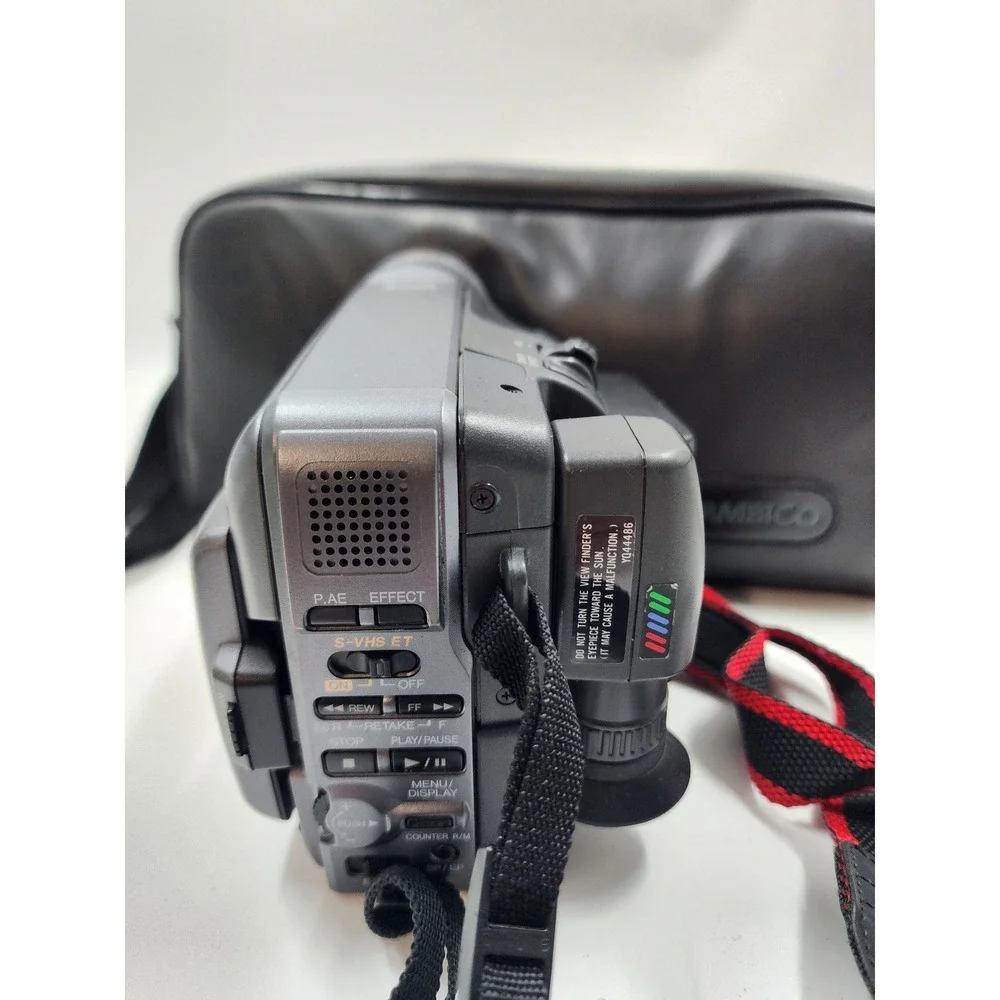 JVC GR-SXM915U Super VHS-C Camcorder Bundle 320x Zoom 3in LCD Remote Case Tapes